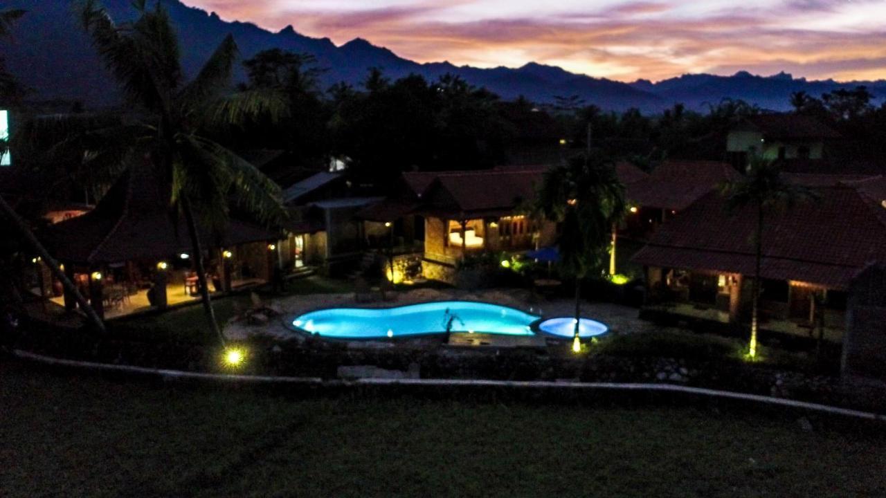 Gopalan Borobudur Hotel Magelang Exterior photo