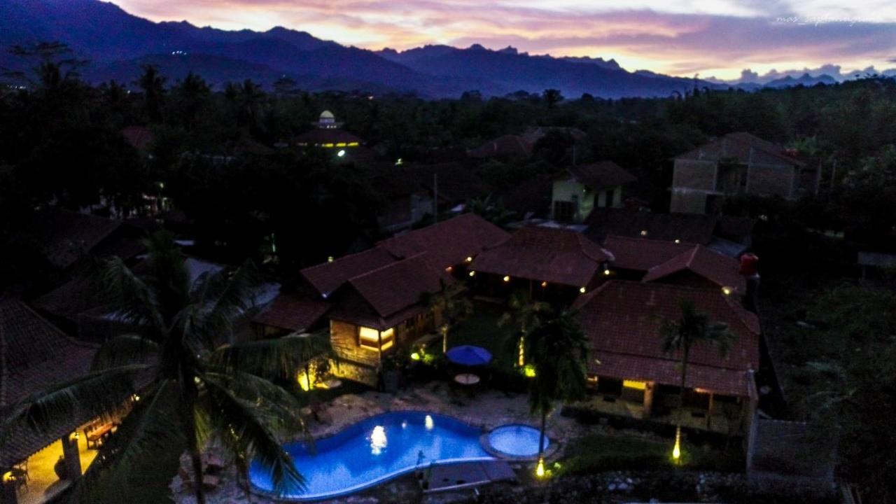 Gopalan Borobudur Hotel Magelang Exterior photo