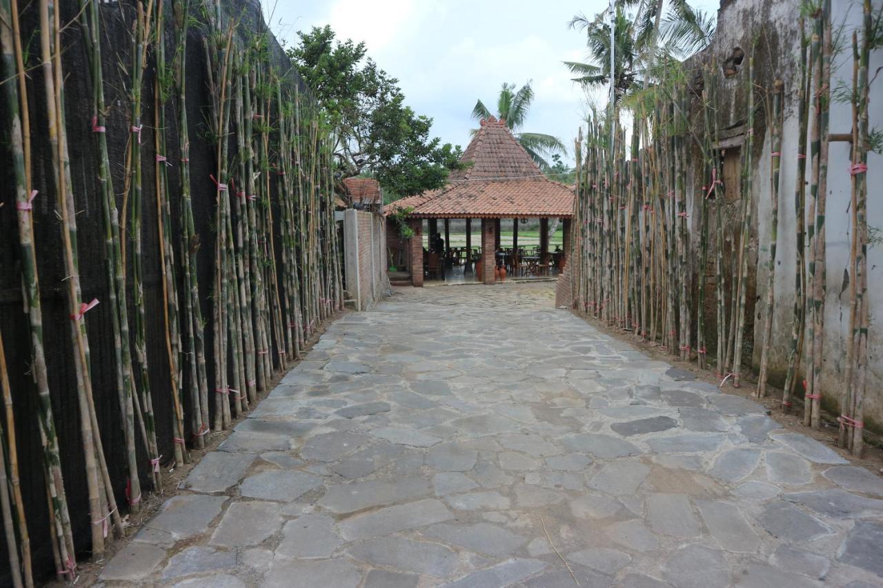 Gopalan Borobudur Hotel Magelang Exterior photo